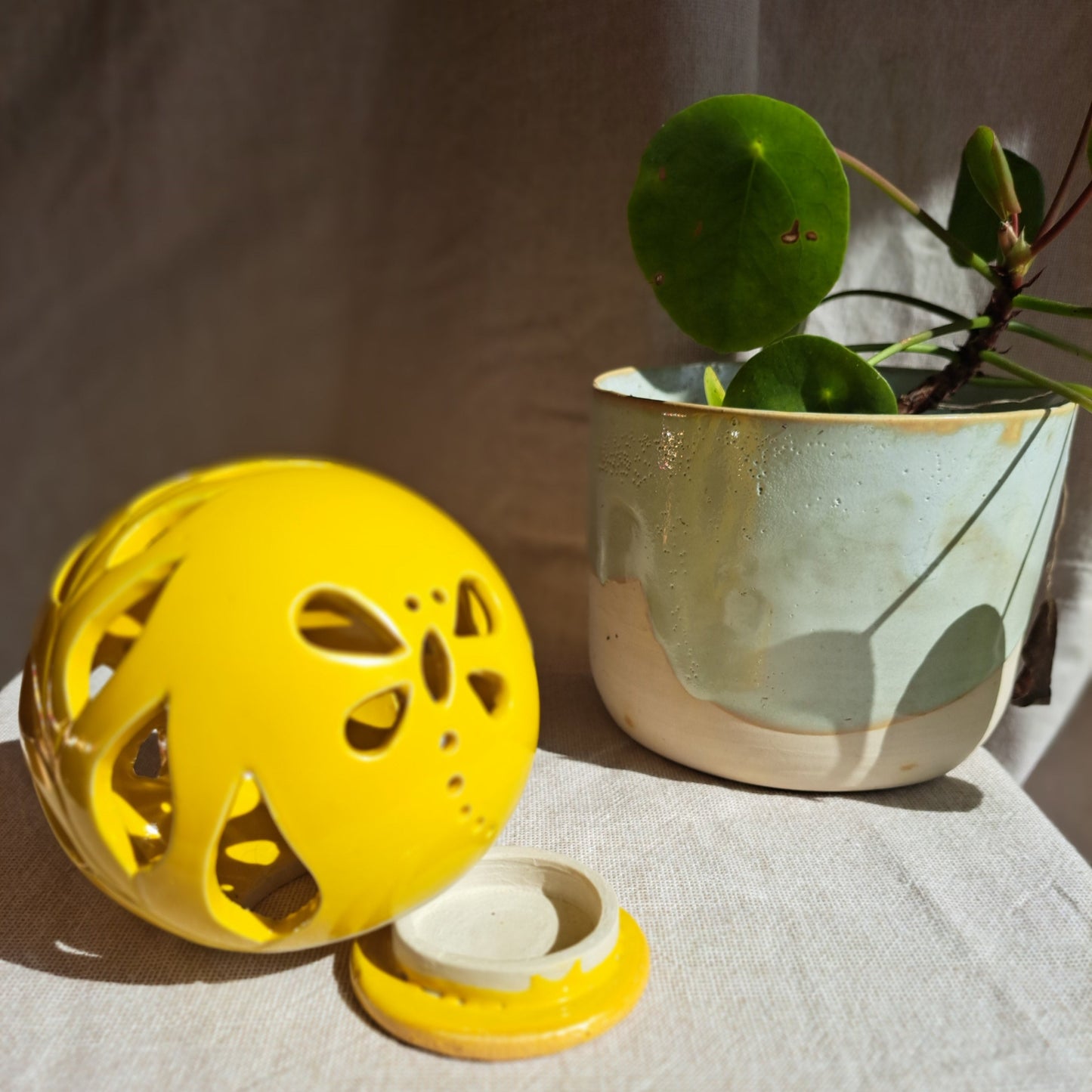 Photophore Jaune motif feuillage et Papillon