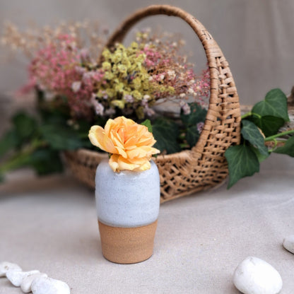 Vase en grès brun
