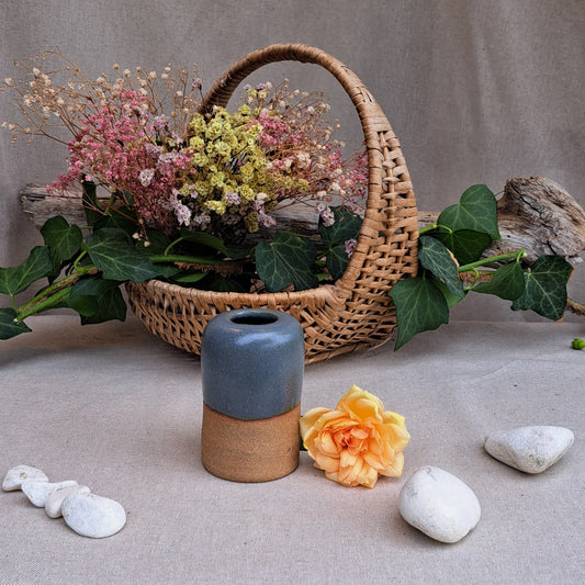 Vase en grès brun