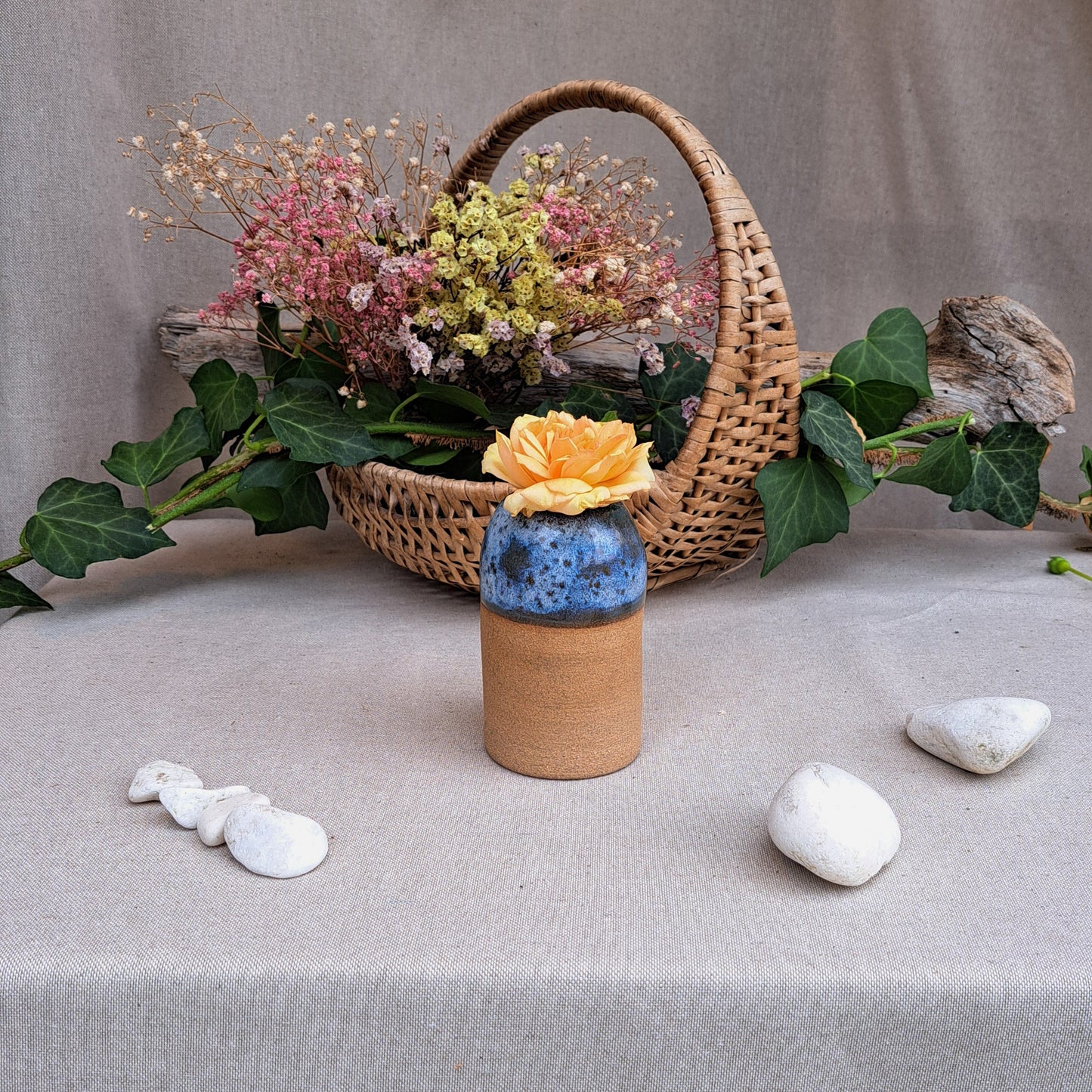 Vase en grès brun