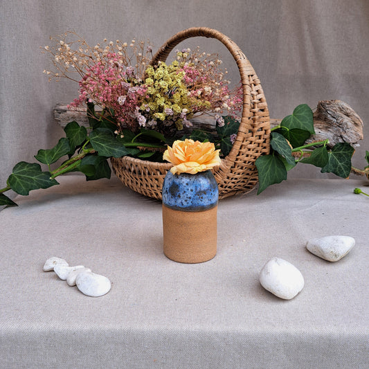 Vase en grès brun