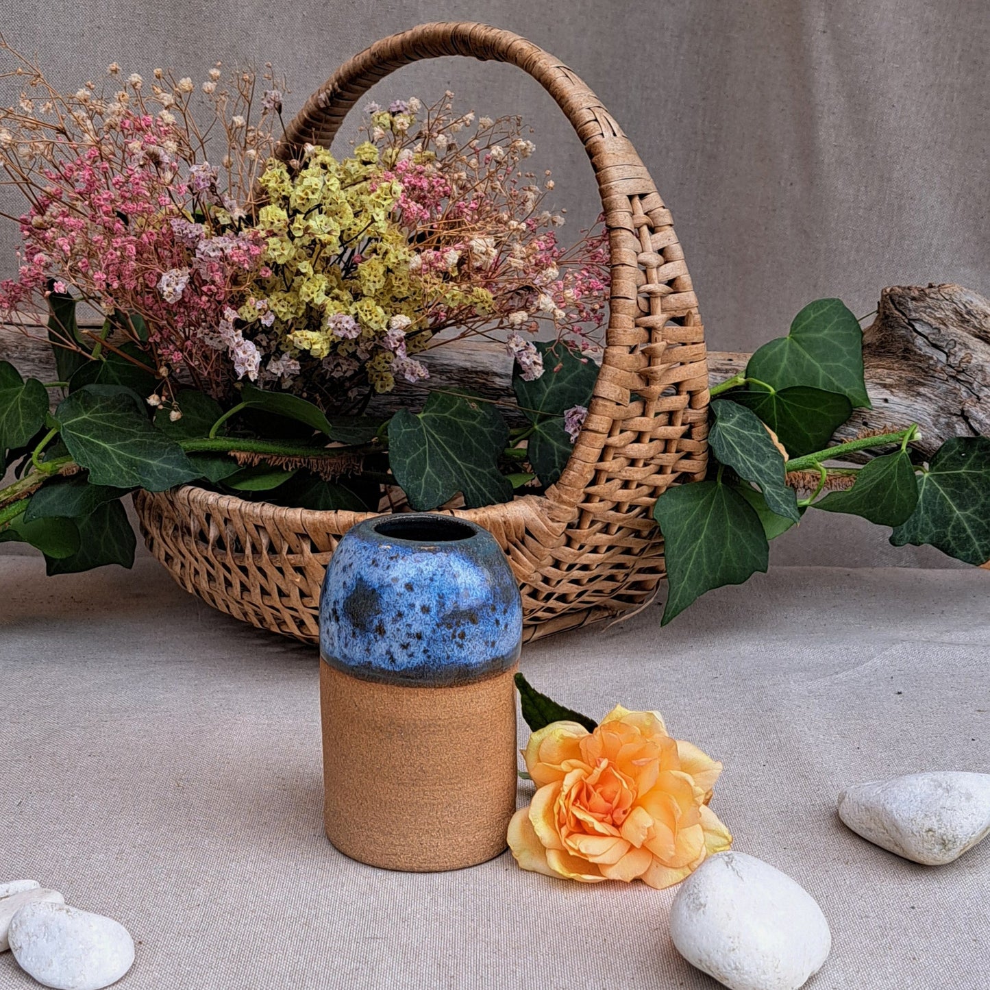 Vase en grès brun