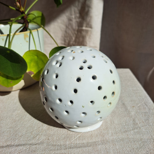 Photophore Blanc motif petits trous en V