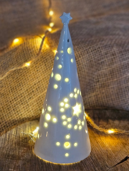 Sapins photophores en porcelaine blanche