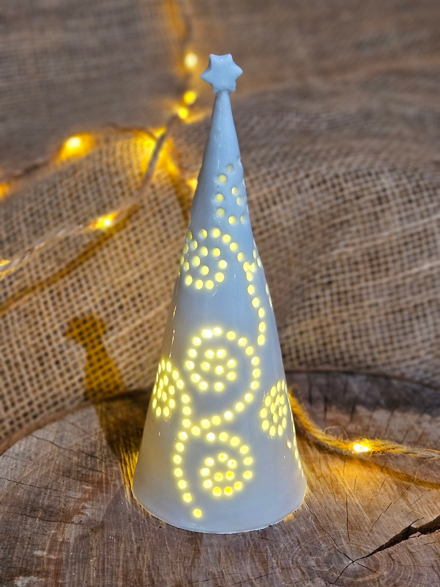 Sapins photophores en porcelaine blanche