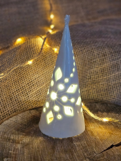 Sapins photophores en porcelaine blanche