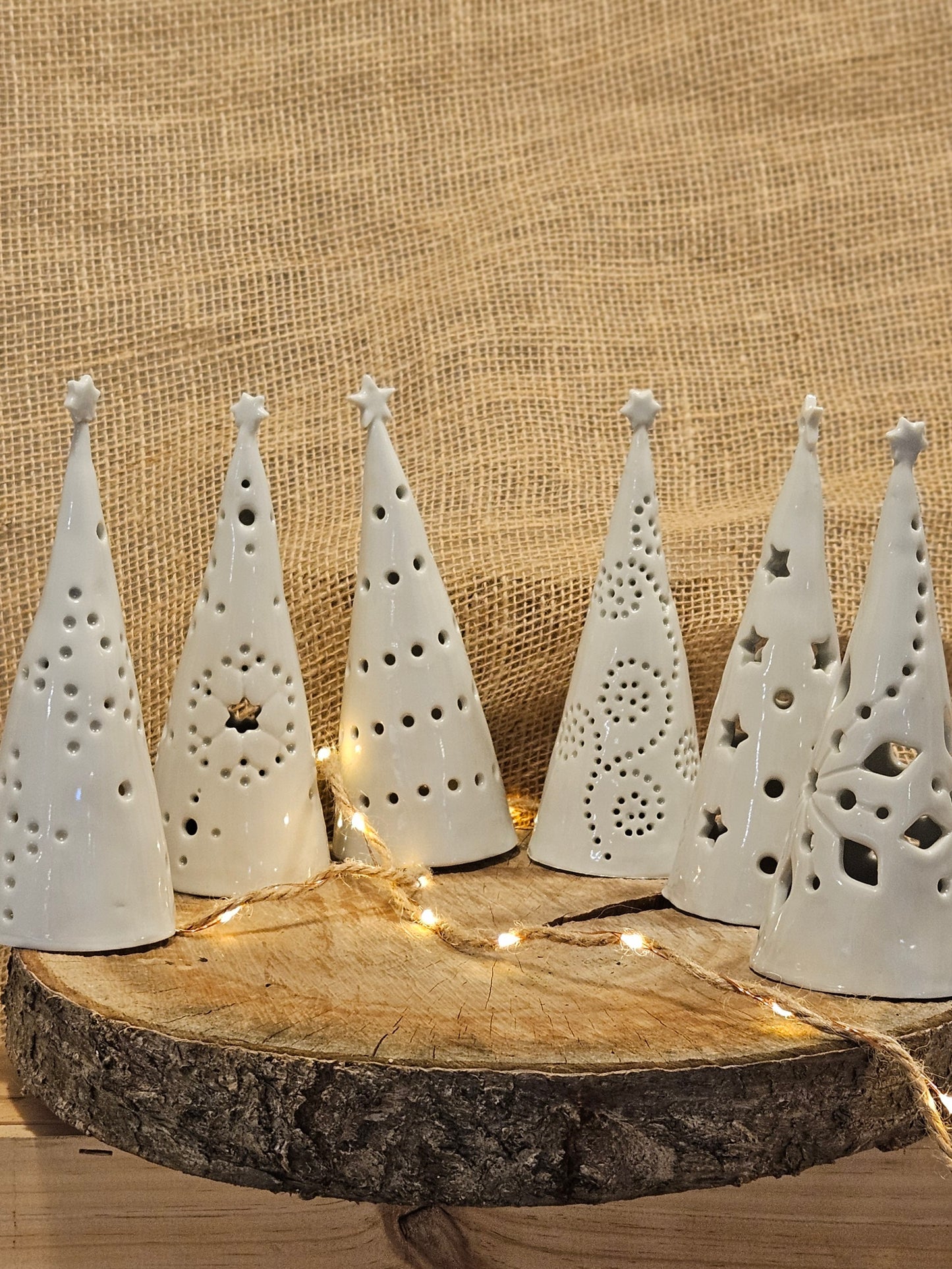 Sapins photophores en porcelaine blanche