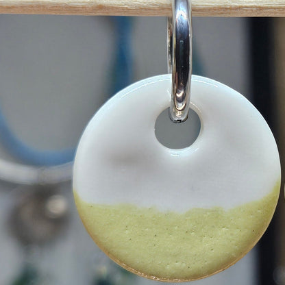 Créoles -Pastilles en porcelaine colorées Vert Anis