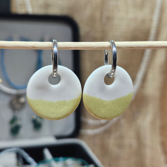 Créoles -Pastilles en porcelaine colorées Vert Anis