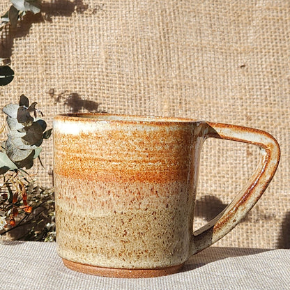 Tasse en grés brun