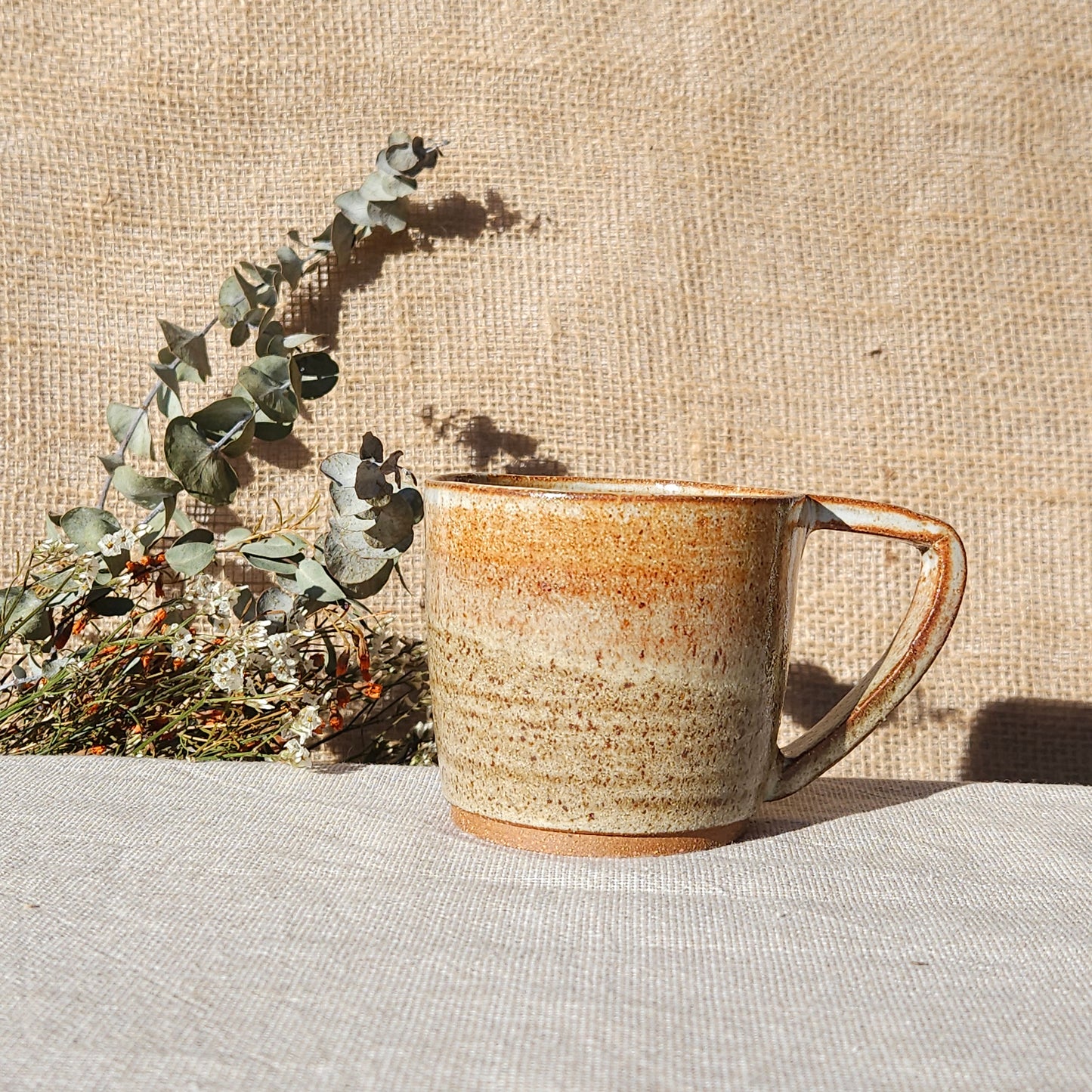 Tasse en grés brun
