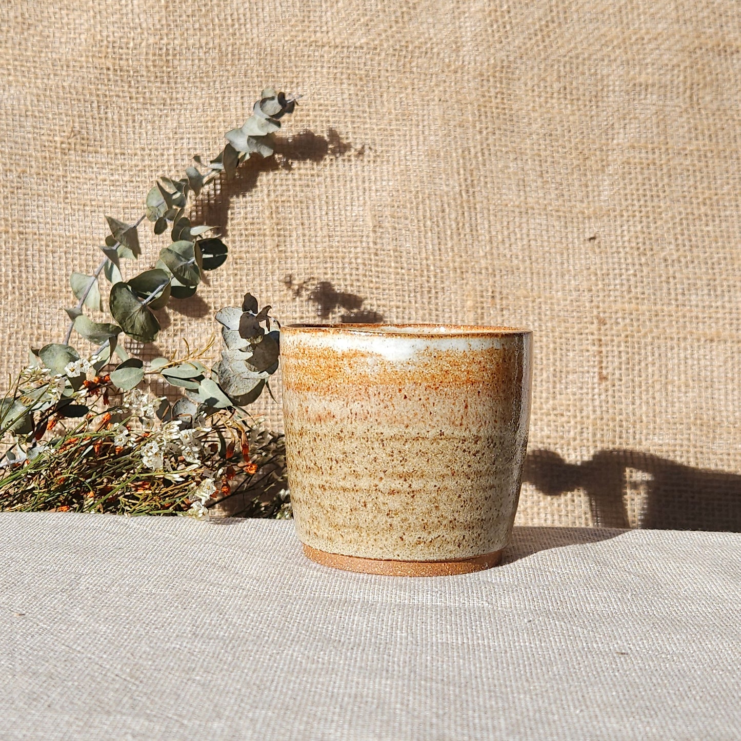 Tasse en grés brun