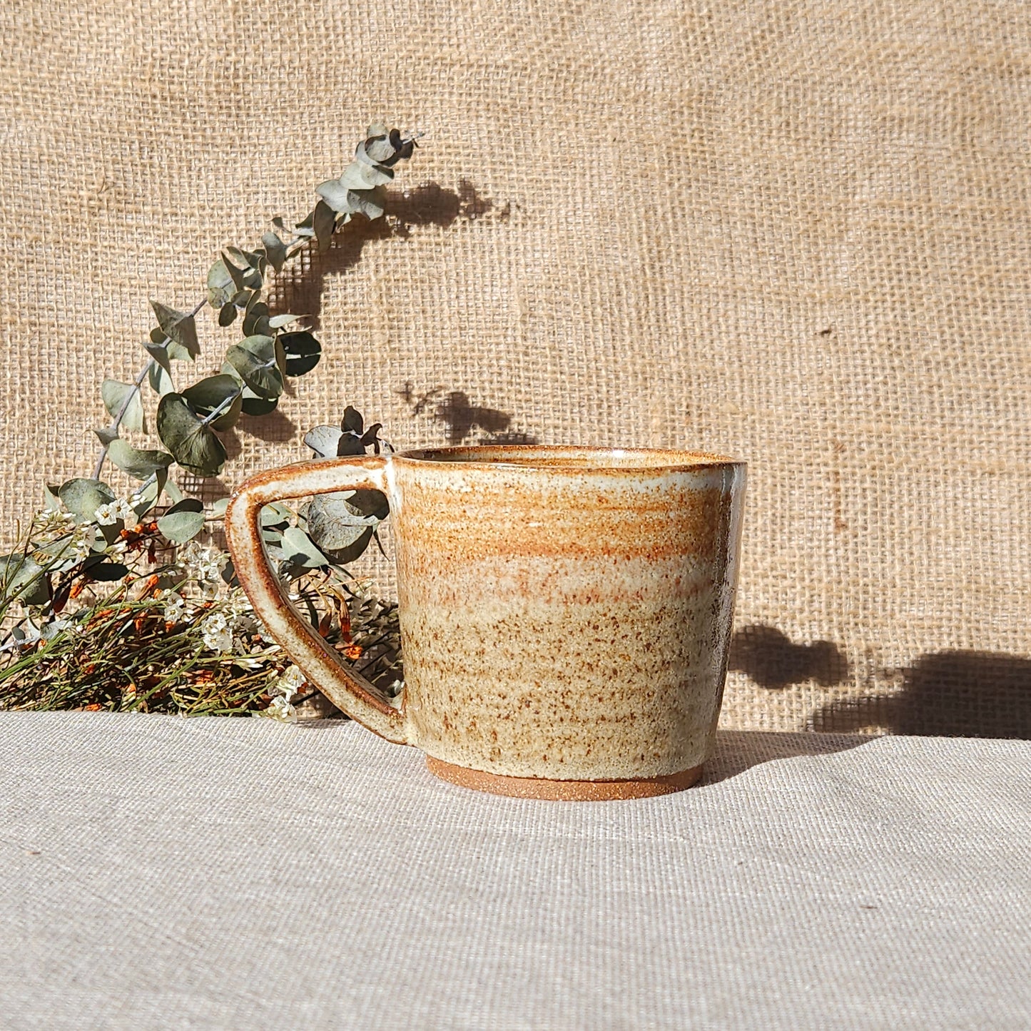 Tasse en grés brun