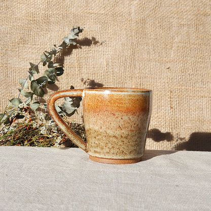 Tasse en grés brun