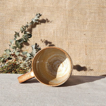 Tasse en grés brun