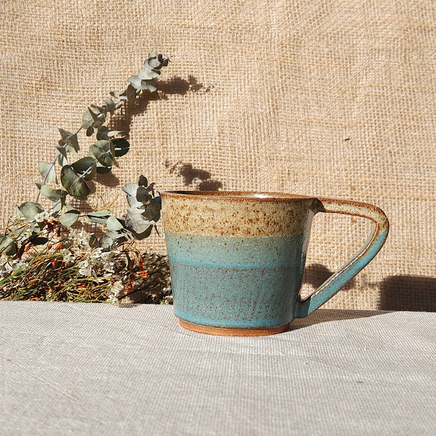 Tasse en grés brun