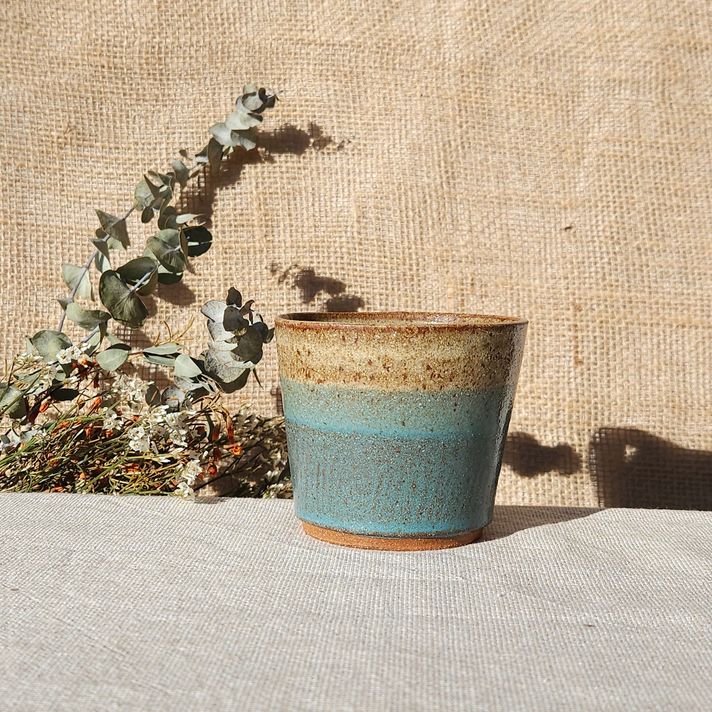 Tasse en grés brun
