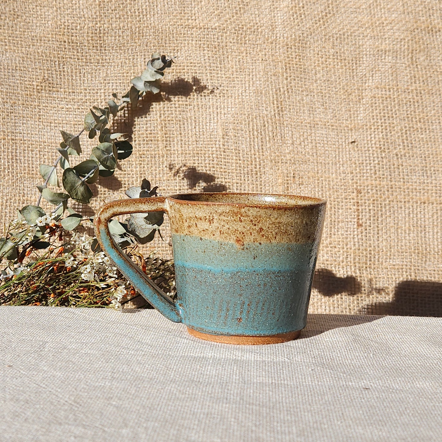 Tasse en grés brun