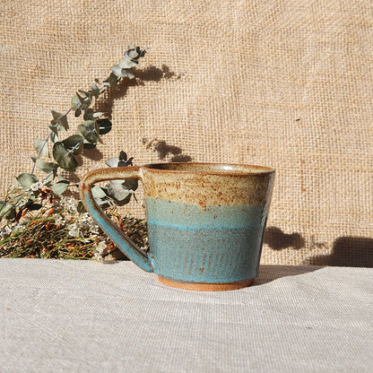 Tasse en grés brun