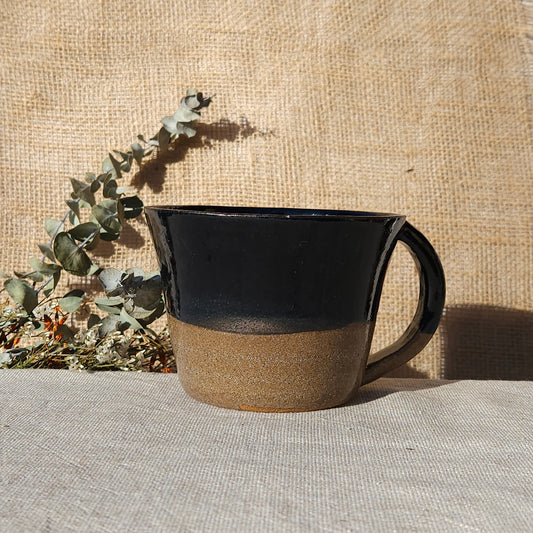 Tasse en grès brun chamoté