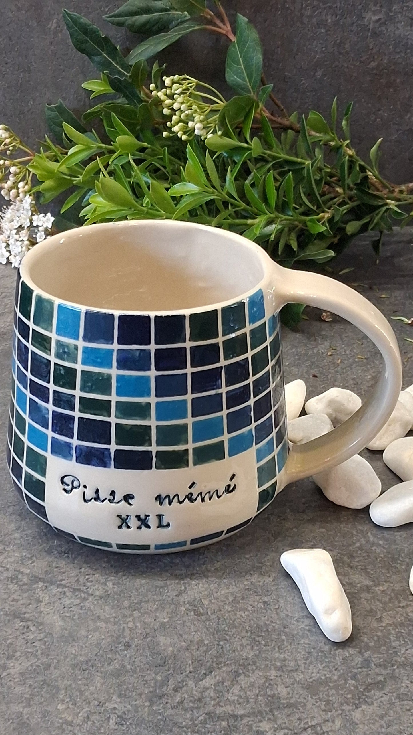 Mug XXL Pisse Mémé XXL Mosaique bleue