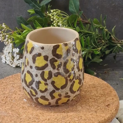 Tasse léopard texturée sans anse